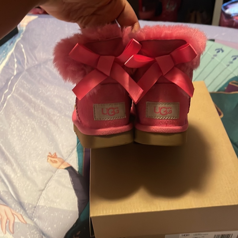 Toddler Mini Bailey Bow II UGG boots size 9